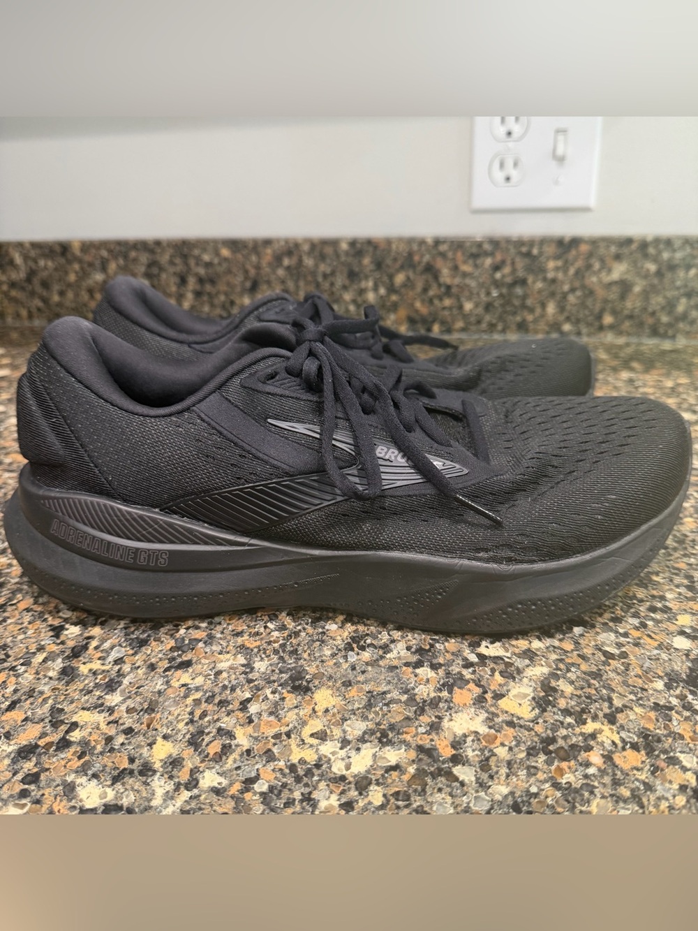 Brooks Black Men's Running Sneakers 9.5 ex wide
